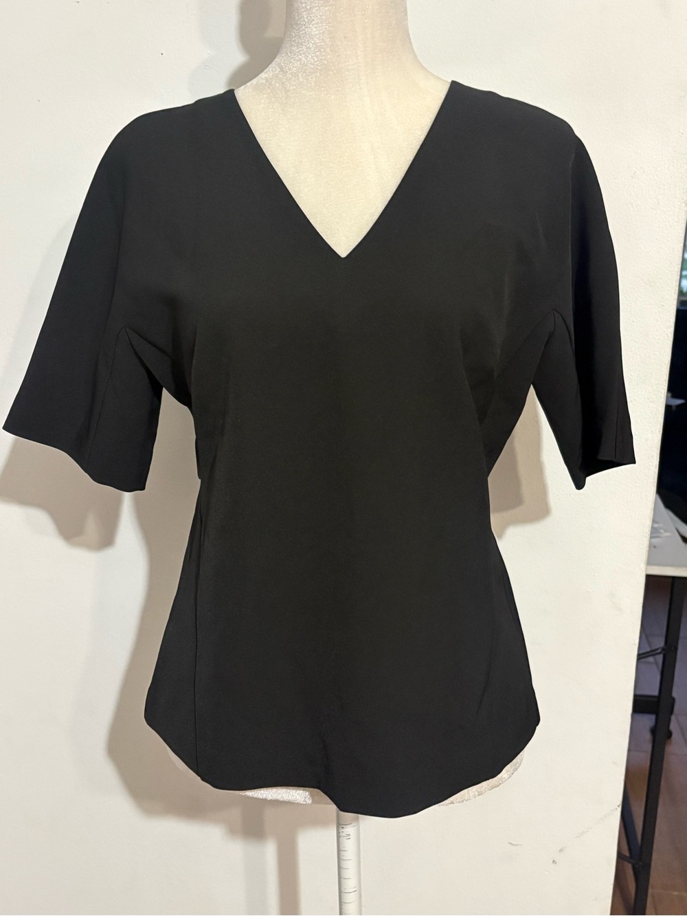 NWT ANN TAYLOR Classic Short Sleeve Black Top 6sz